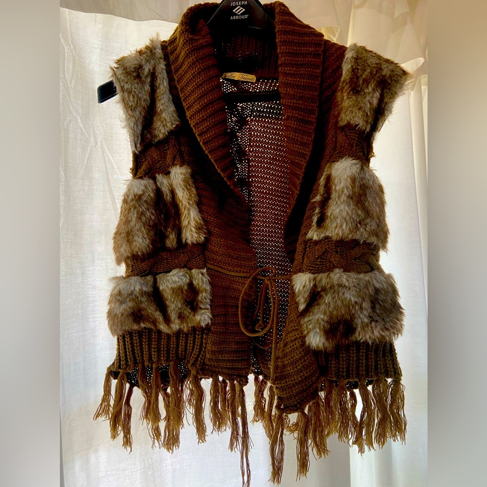 Les Tricots Women’s Cable Knit Sweater Vest